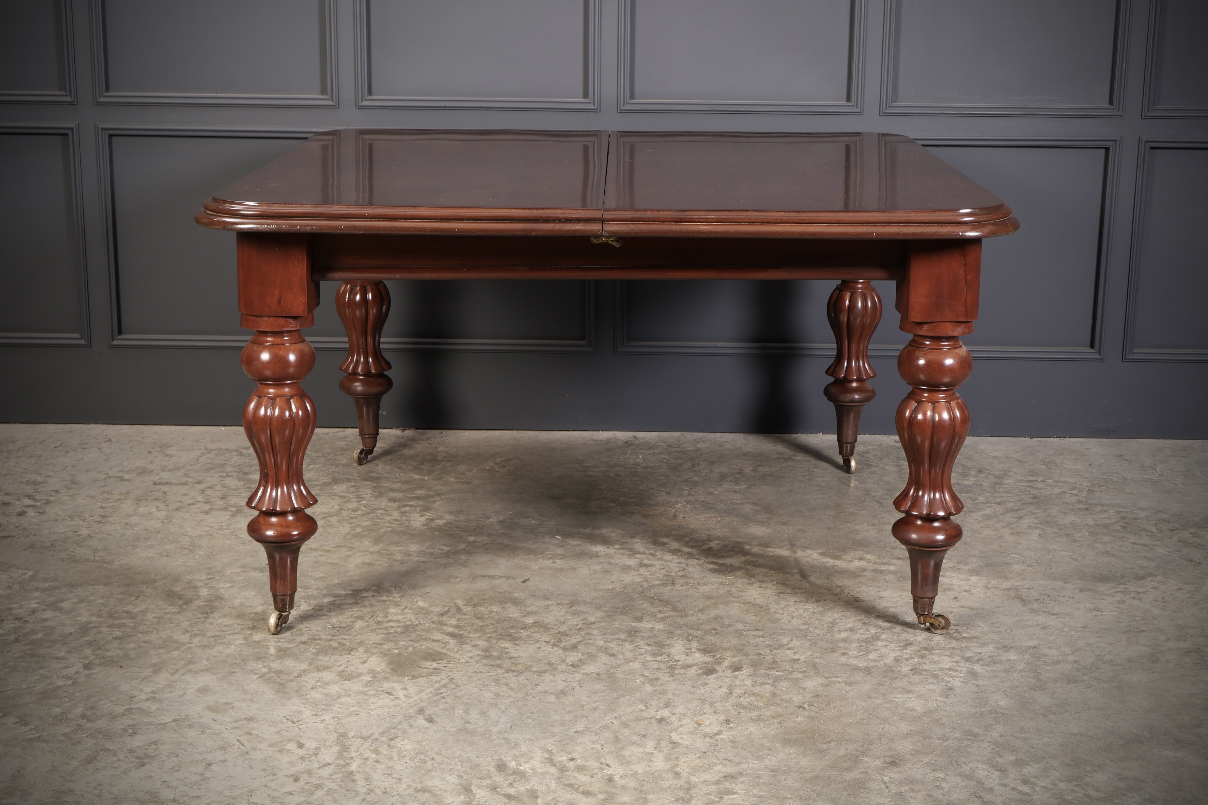 Early Victorian Mahogany Extending Dining Table - Image 20